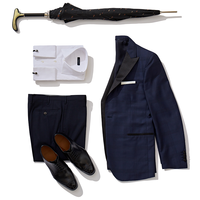 Пиджак и брюки Atelier Portofino, сорочка и платок Marol, запонки Tateossian, обувь Bally, зонт Pasotti
