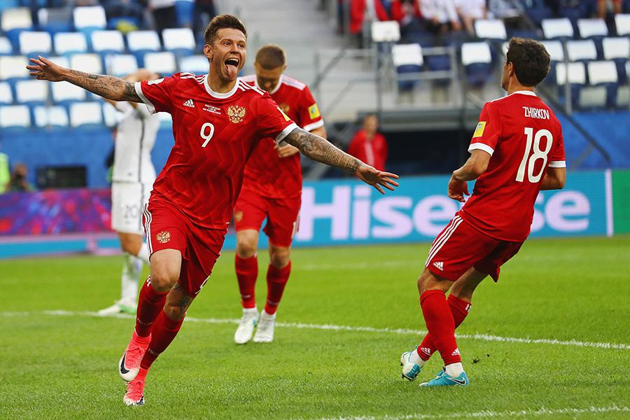 Фёдор Смолов&nbsp;празднует второй гол своей команды в матче группы A Кубка Конфедераций FIFA 2017 между сборными России и Новой Зеландии на стадионе &laquo;Санкт-Петербург&raquo;, 17 июня 2017 года