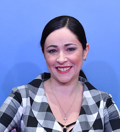 Былғарыда түкті кискасы бар жетілген қожайын