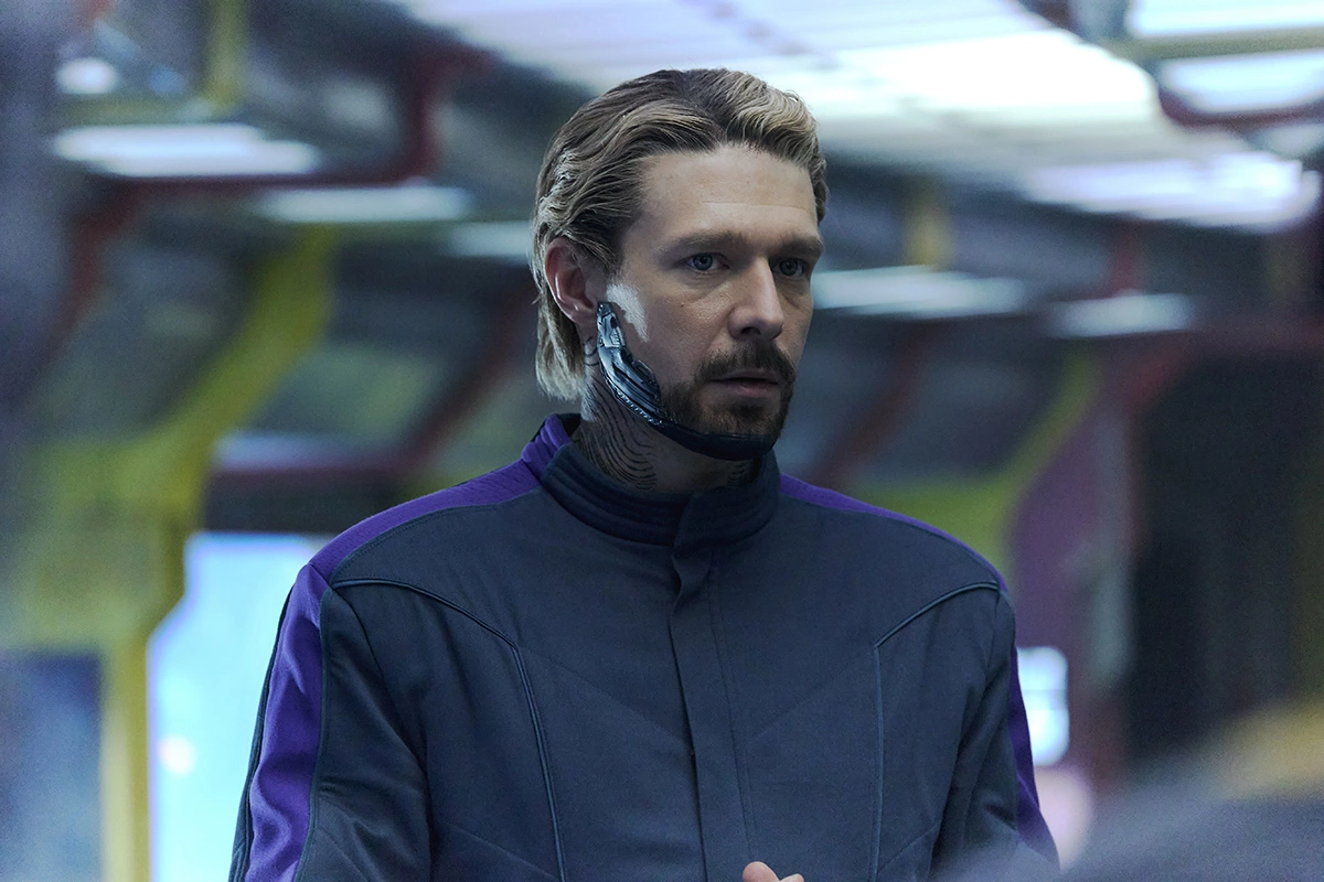 Никита Ефремов на съемках фильма «Сто лет тому вперед»