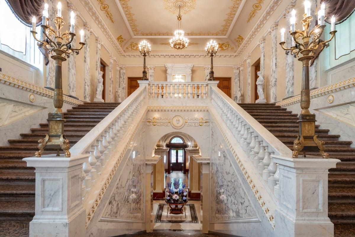 Отель Four Seasons Hotel Lion Palace
