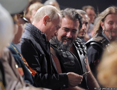 В.Путин возглавил колонну байкеров в Новороссийске