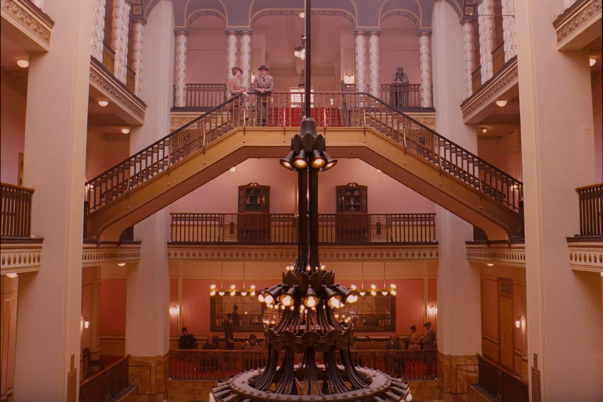 Кадр из фильма &laquo;Отель &quot;Гранд Будапешт&quot;&raquo;