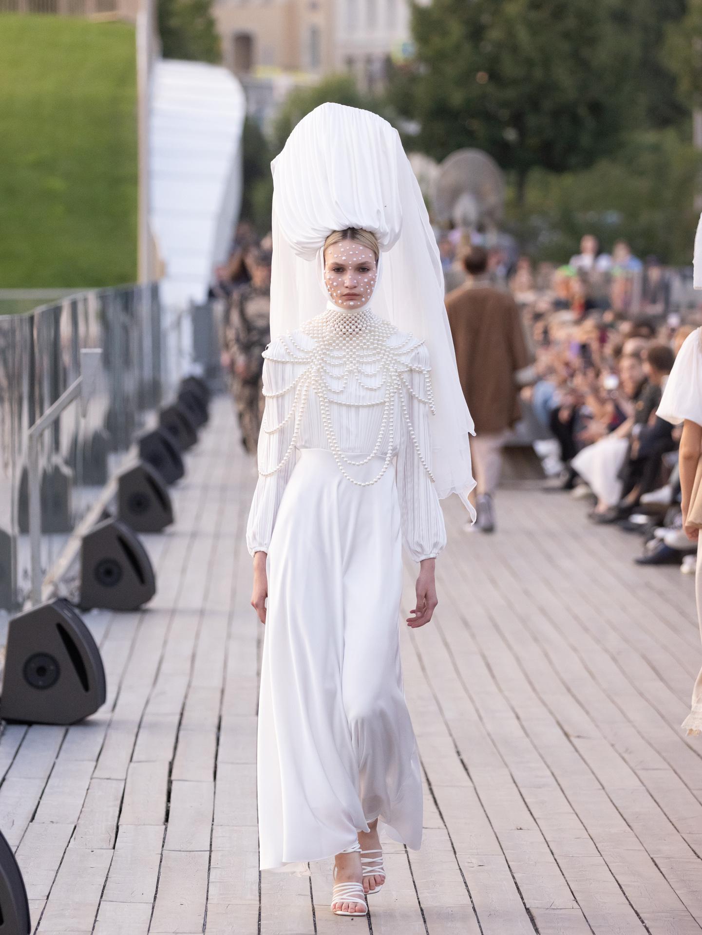 Показ «Мандрагора. Al-коллекция 1869/2025. Цифровое наследие»