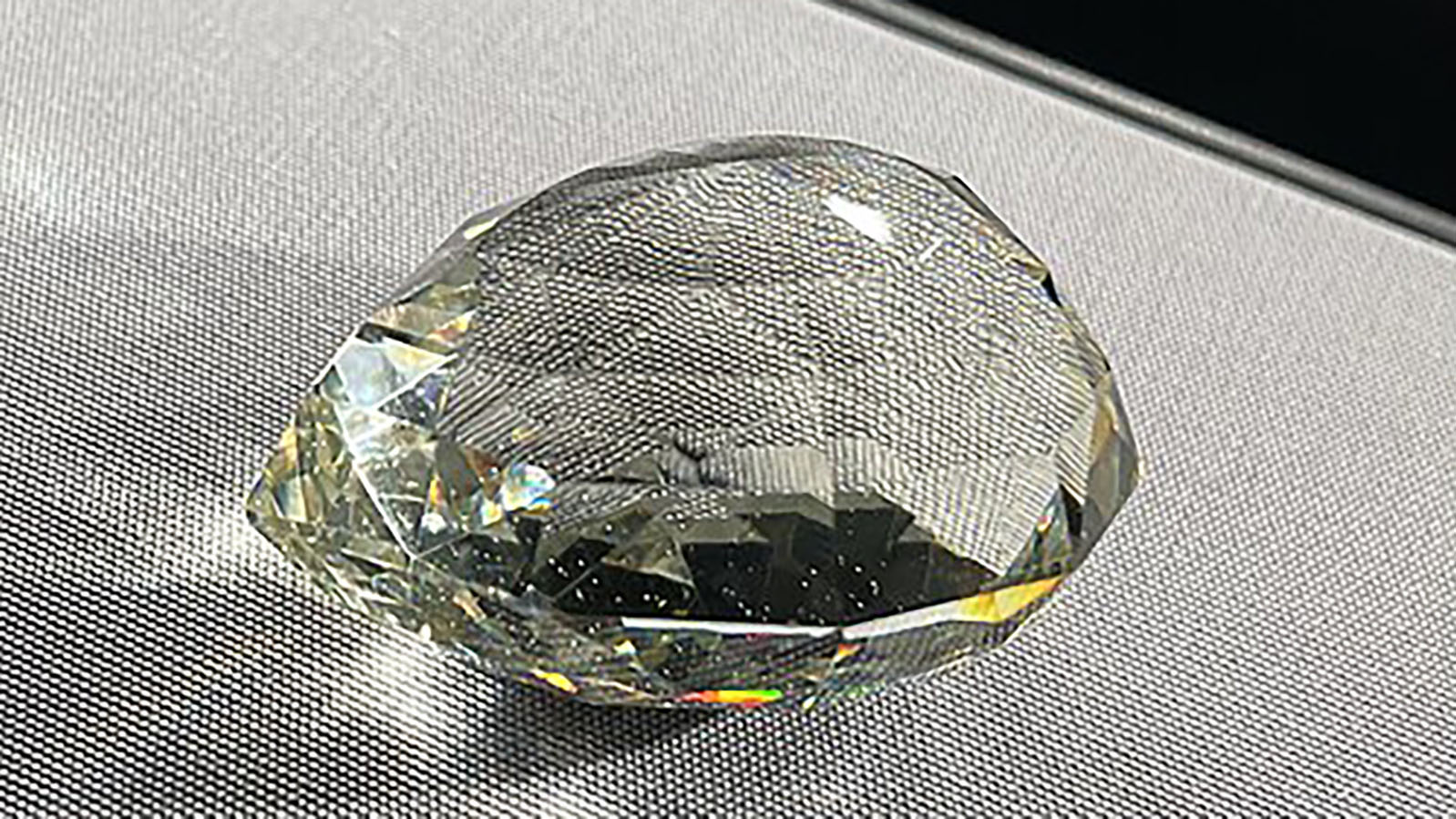 Историческая хрустальная копия флорентийского бриллианта 1865 года, Музей естественной истории, Вена