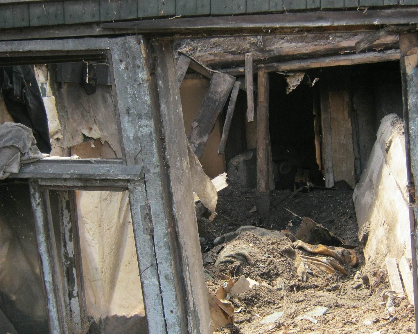 В Карелии под завалами обрушившегося дома нашли тела 2 человек