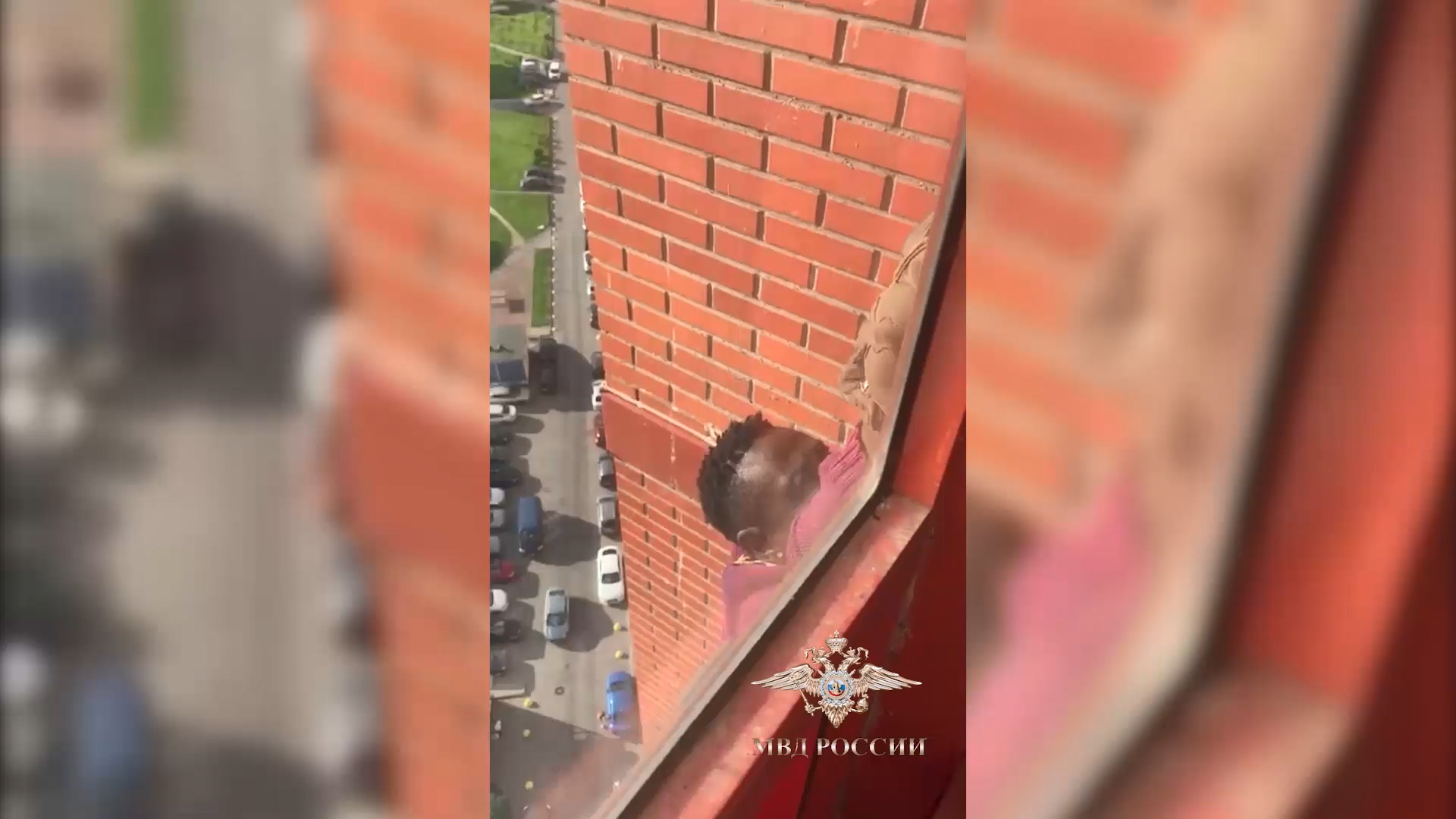 Один из мошенников, обманувших европейский футбольный клуб, спрятался за балконом и чуть не погиб