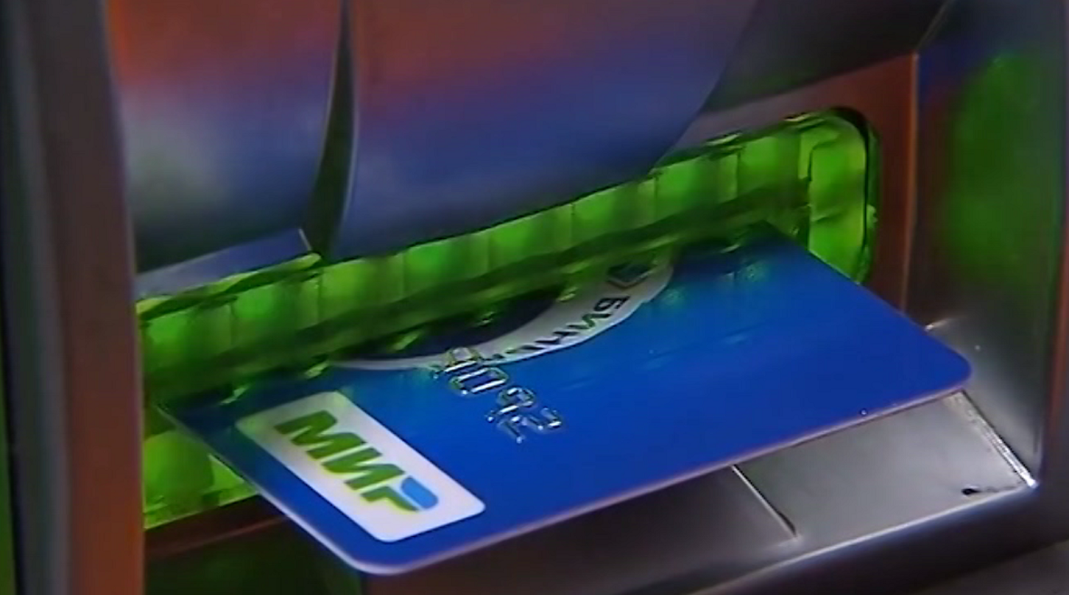 Объем операций по банковским картам в Прикамье вырос на четверть