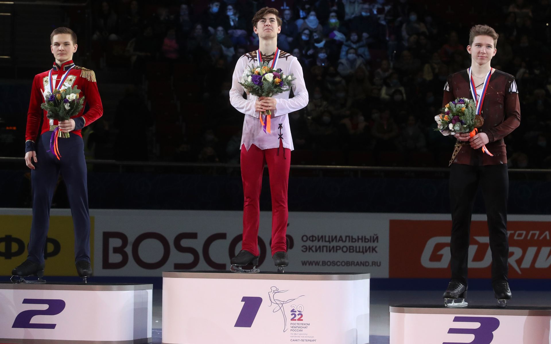 Михаил Коляда (серебряная медаль), Марк Кондратюк (золотая медаль) и Андрей Мозалев (бронзовая медаль) (слева направо)