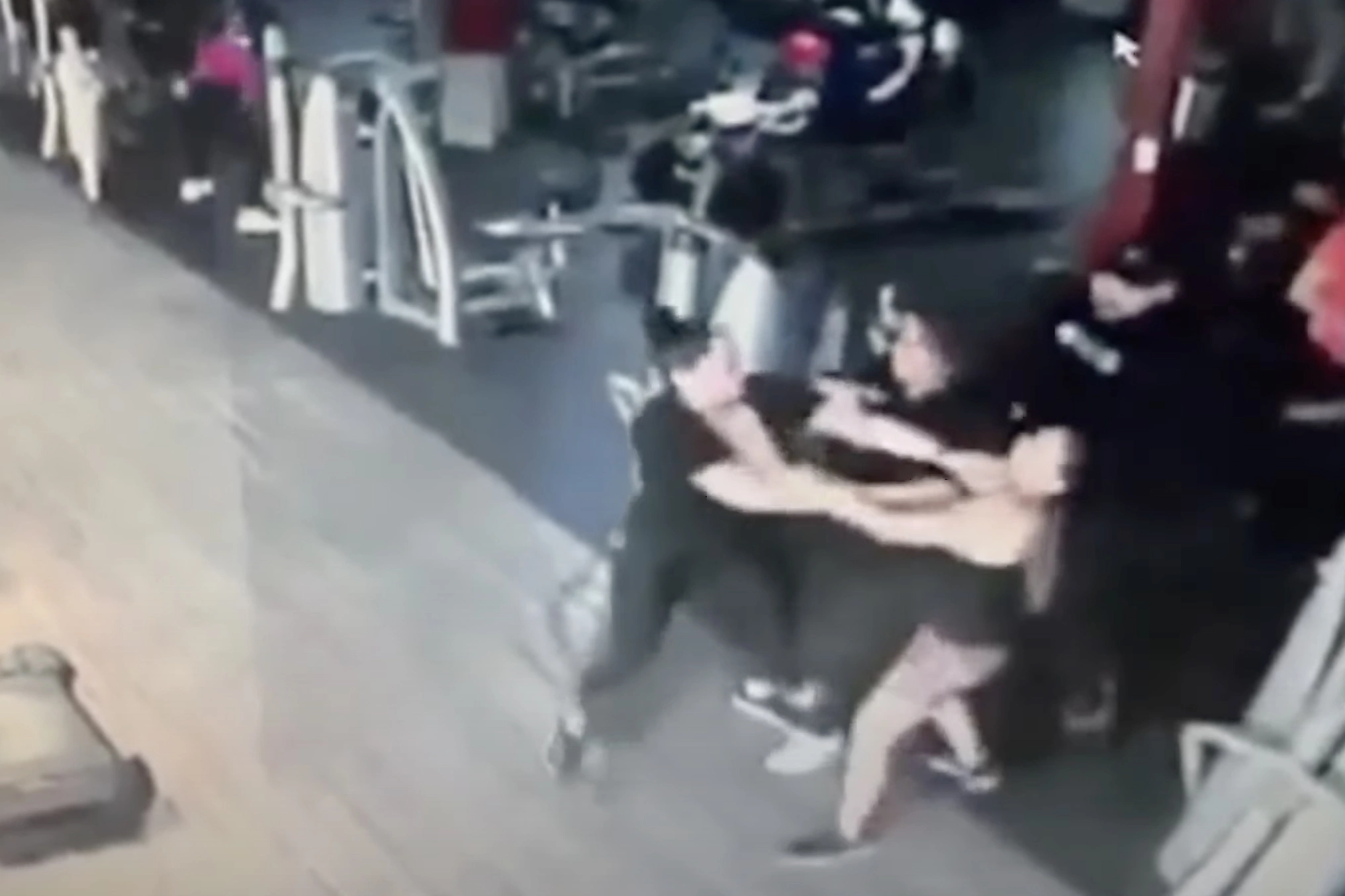 <p>В Мексике 66-летняя женщина по имени Летиция во время ссоры в спортзале откусила мизинец некой 44-летней Россане. Женщины подрались из-за тренажера по укреплению мышц ног</p>