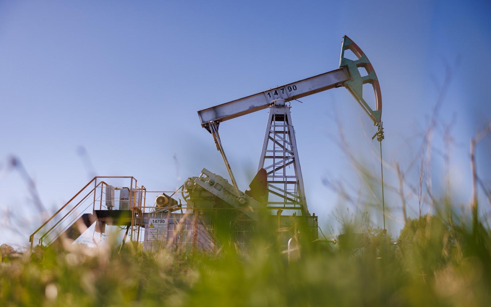 Нефтяная качалка компании &laquo;Татнефть&raquo; в Альметьевском районе