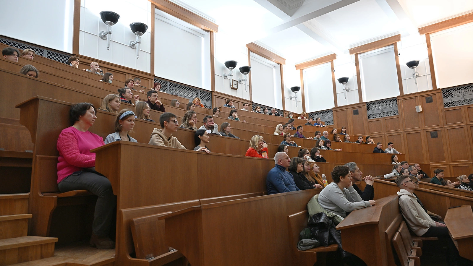 Минобрнауки объявило о сокращении платных мест в вузах