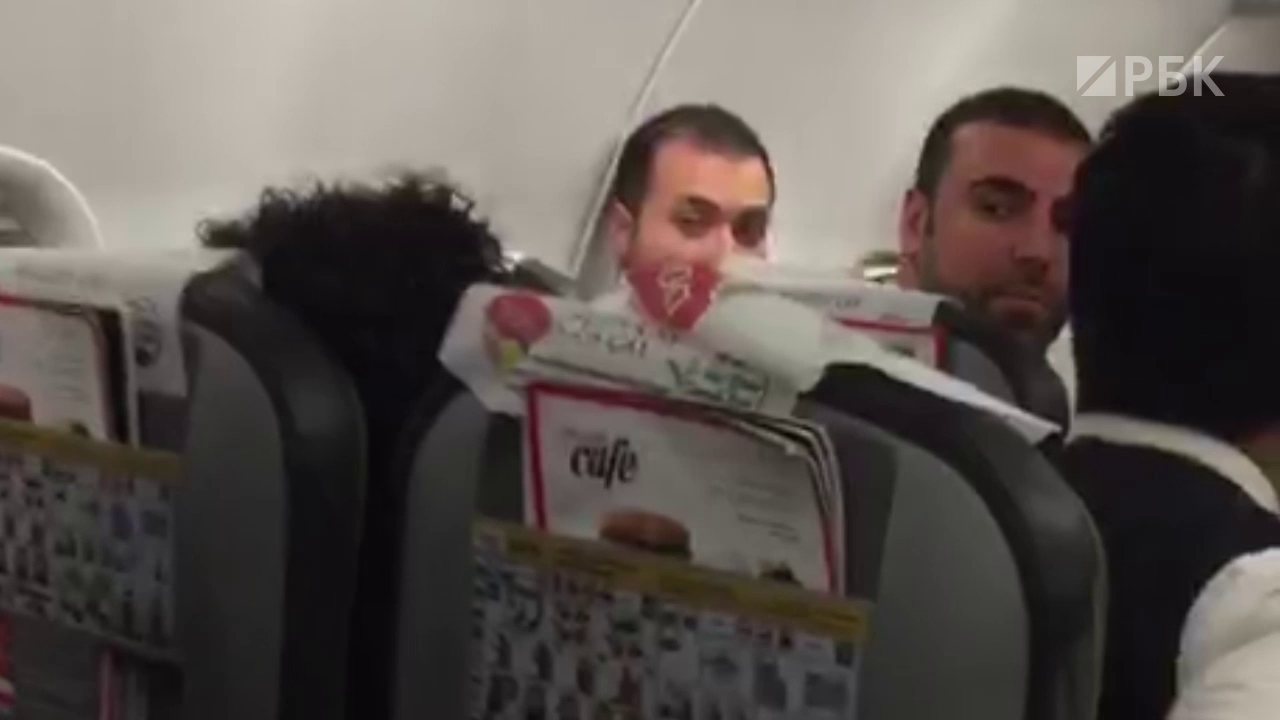 Летевший из Москвы в Турцию самолет экстренно сел в Одессе