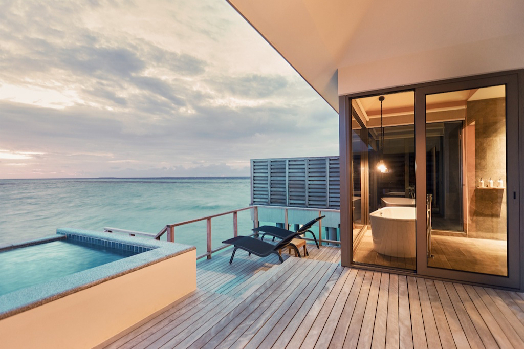 Водная вилла в&nbsp;Le M&eacute;ridien Maldives Resort &amp; Spa