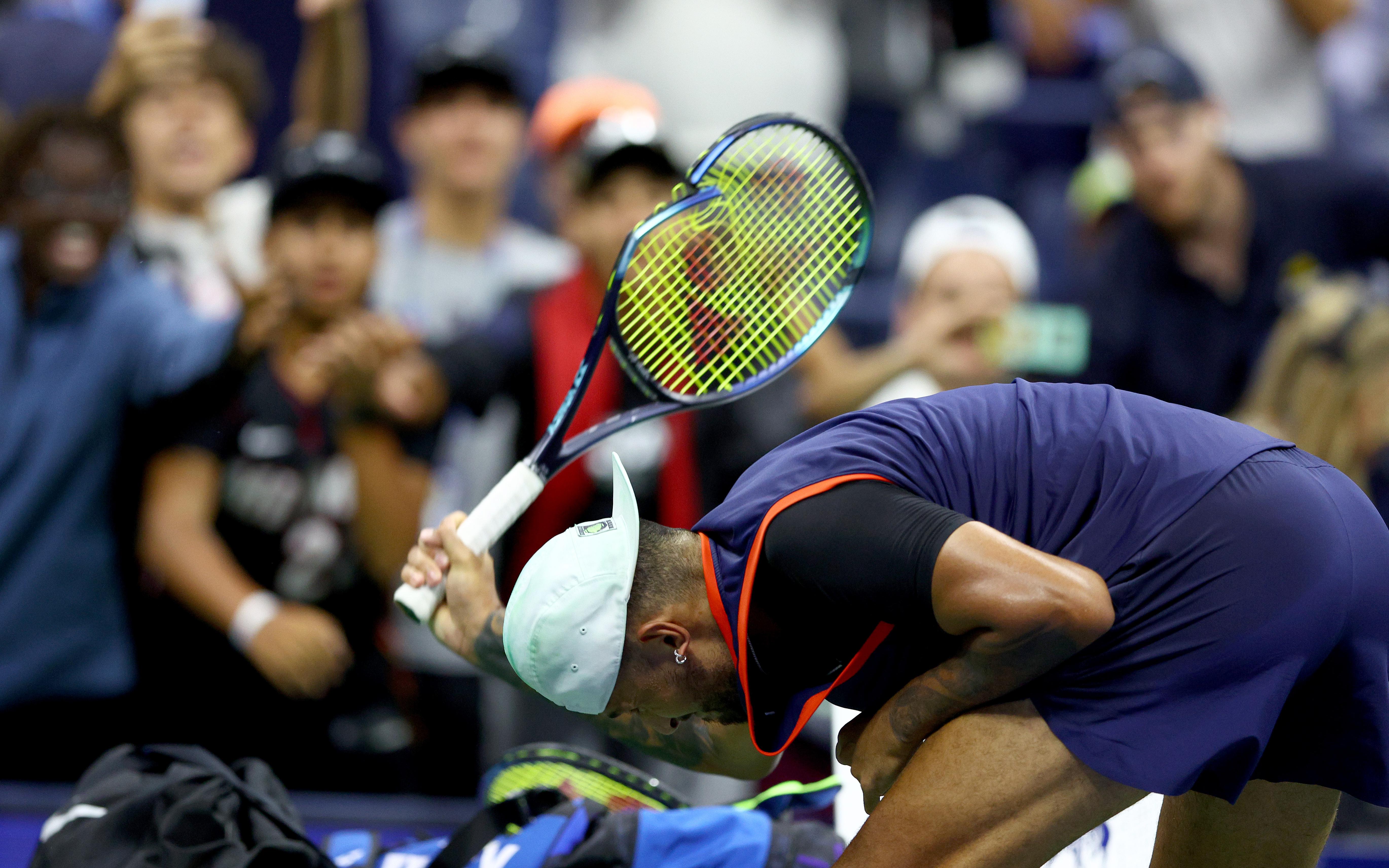 Кирьос сломал две ракетки после поражения от Хачанова на US Open. Видео