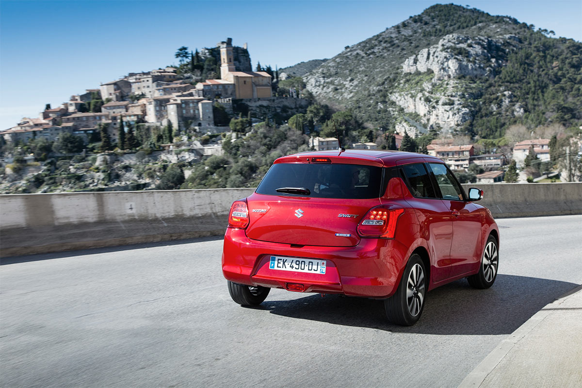 В Россию привезли Suzuki Swift по цене базового Hyundai Solaris