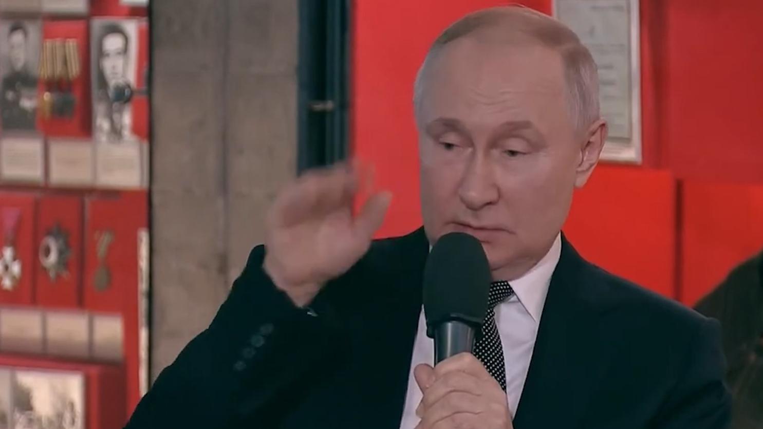 Путин заявил о «лысых Карпатах» из-за продажи кругляка