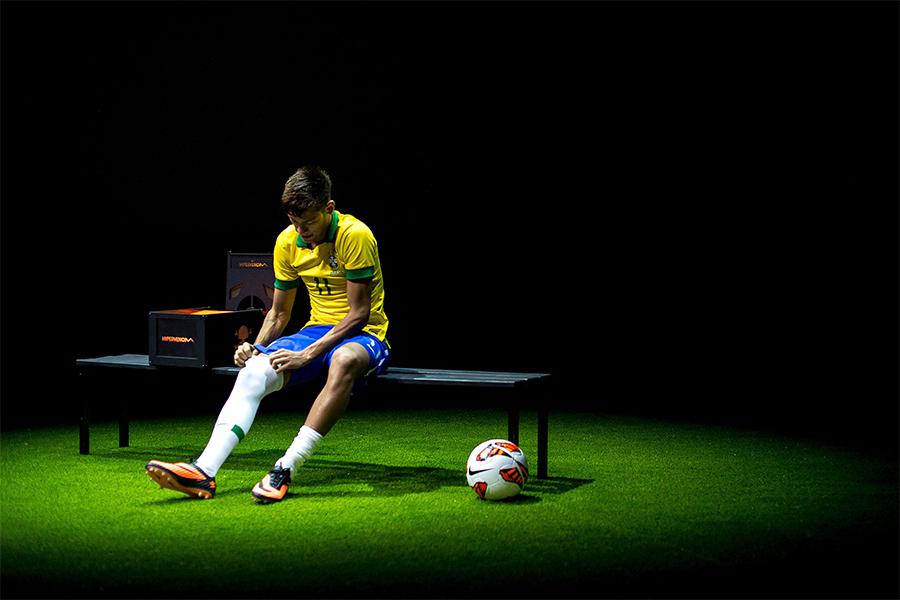 Неймар представляет свои новые бутсы Nike, 2013 год