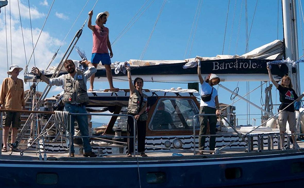 Die Besatzung des Schiffes Madleen