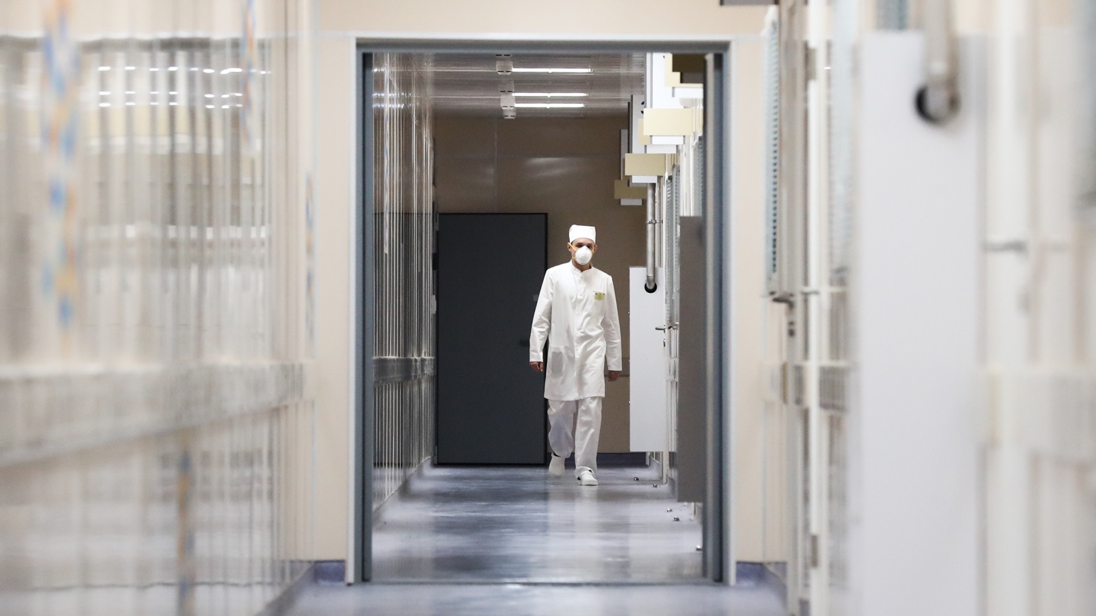 Ребенок, которого бросили в аэропорту на пол, приступил к реабилитации