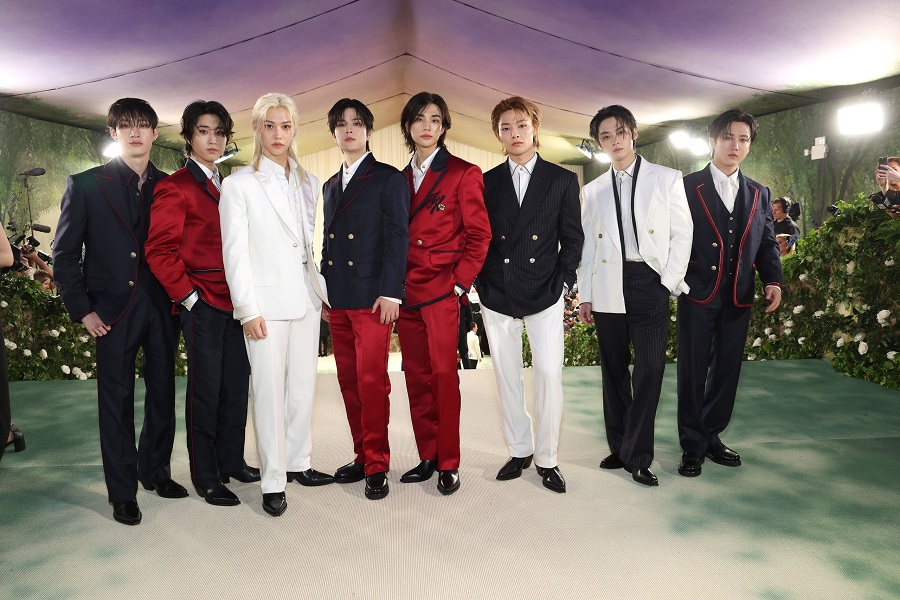 Участники южнокорейского бой-бенда Stray Kids на Met Gala в 2024 году&nbsp;были первой в истории музыкальной группой, которую в полном составе пригласили на это мероприятие. Коллектив является официальным амбассадором бренда&nbsp;Tommy Hilfiger.