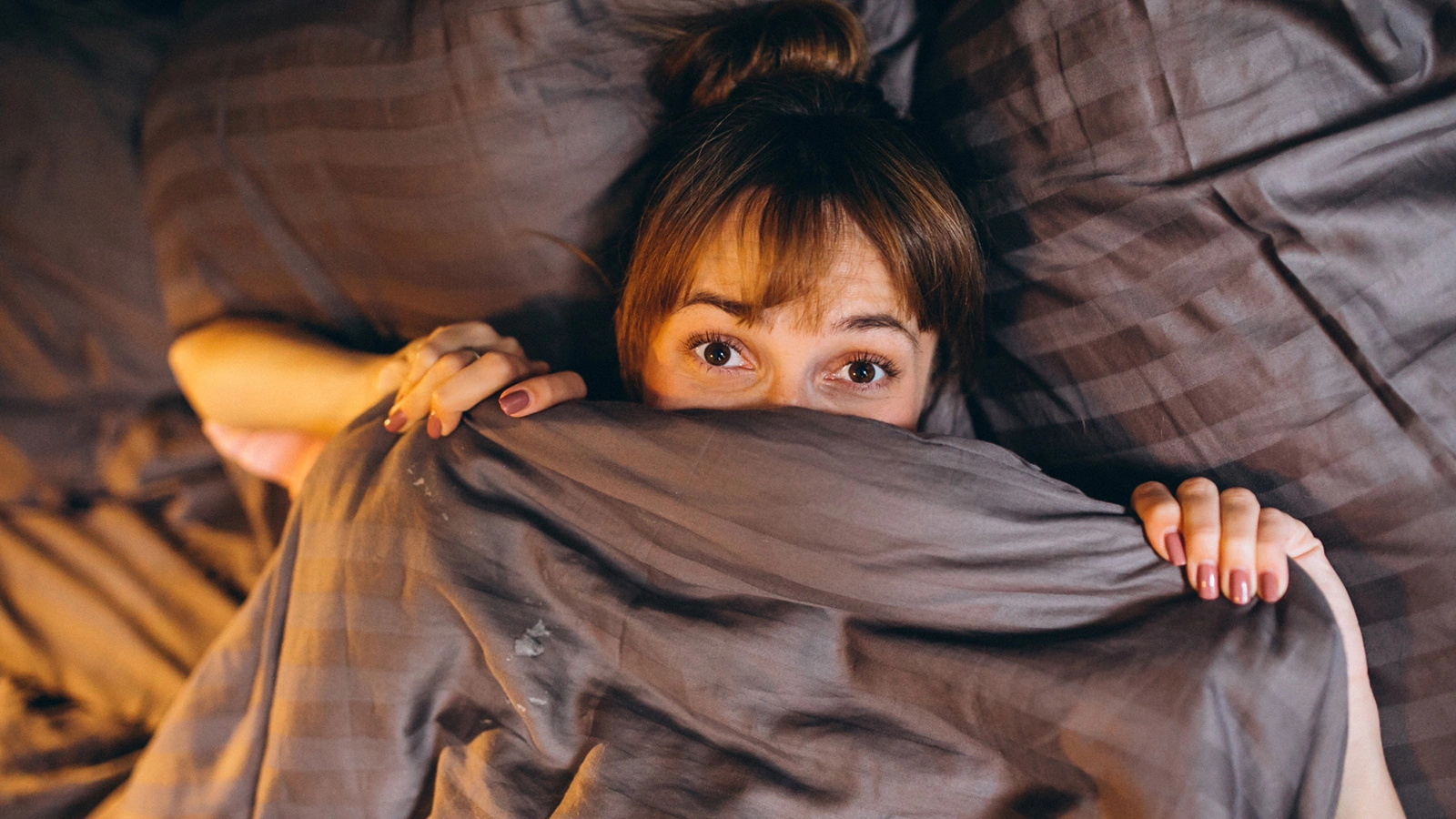 Кошмары — это пугающие сновидения, от которых человек просыпается с чувством страха, тревоги или беспомощности