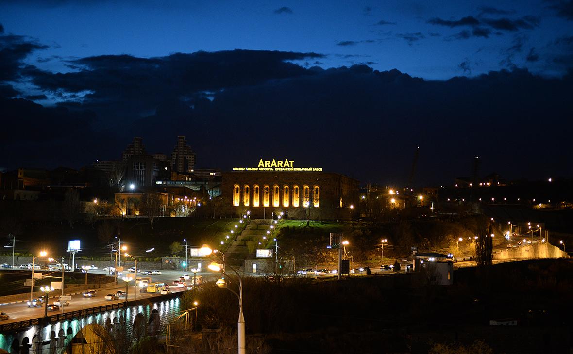 Вид на здание Ереванского коньячного завода &laquo;Арарат&raquo;