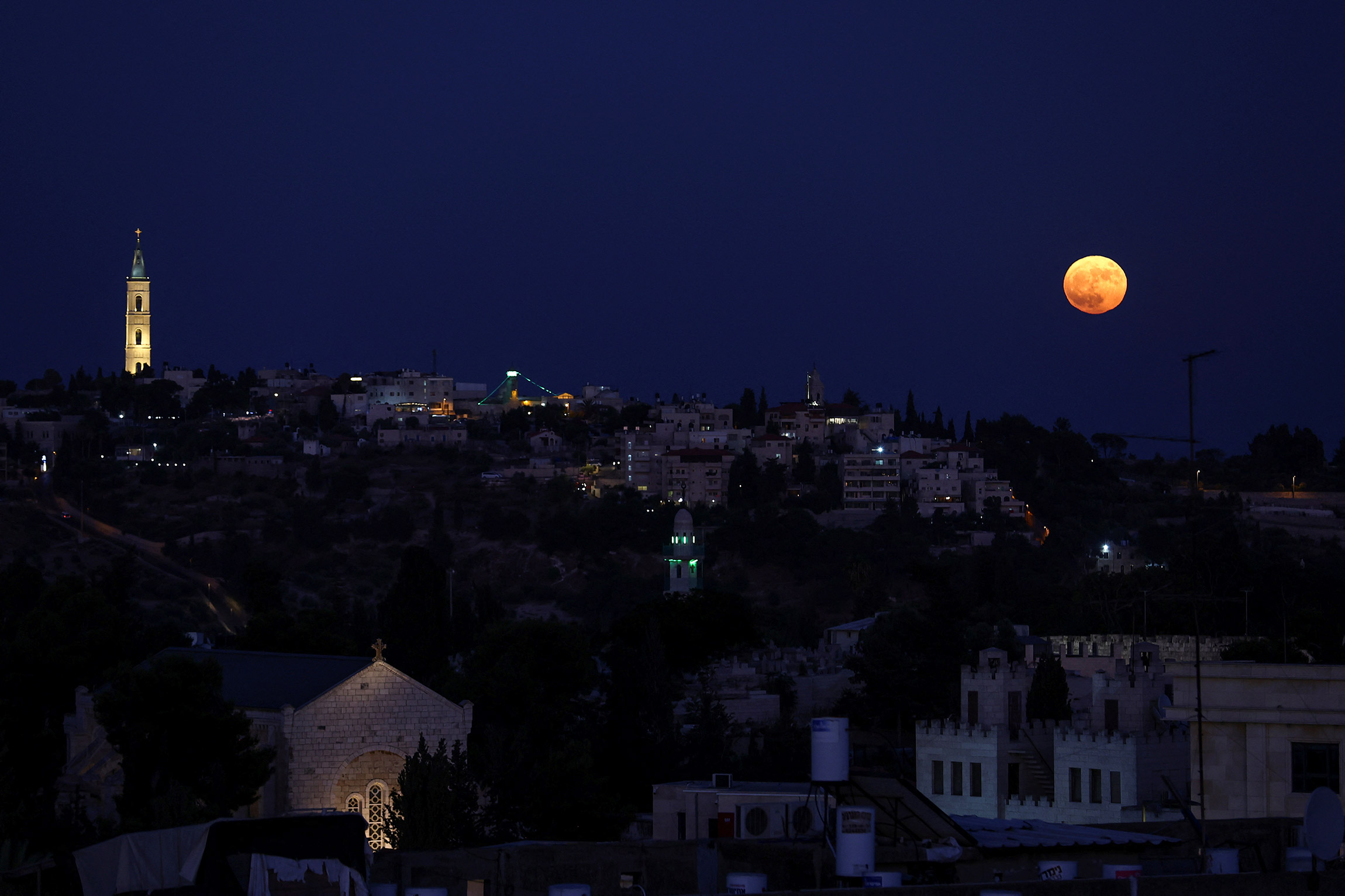 &laquo;Осетровая луна&raquo; в Иерусалиме, Израиль