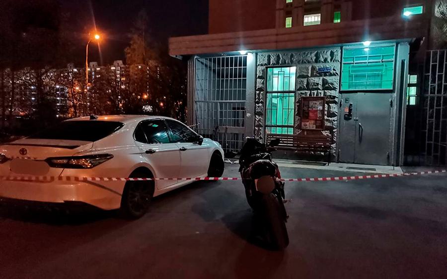 СК задержал отца и друга подозреваемого в убийстве москвича на парковке