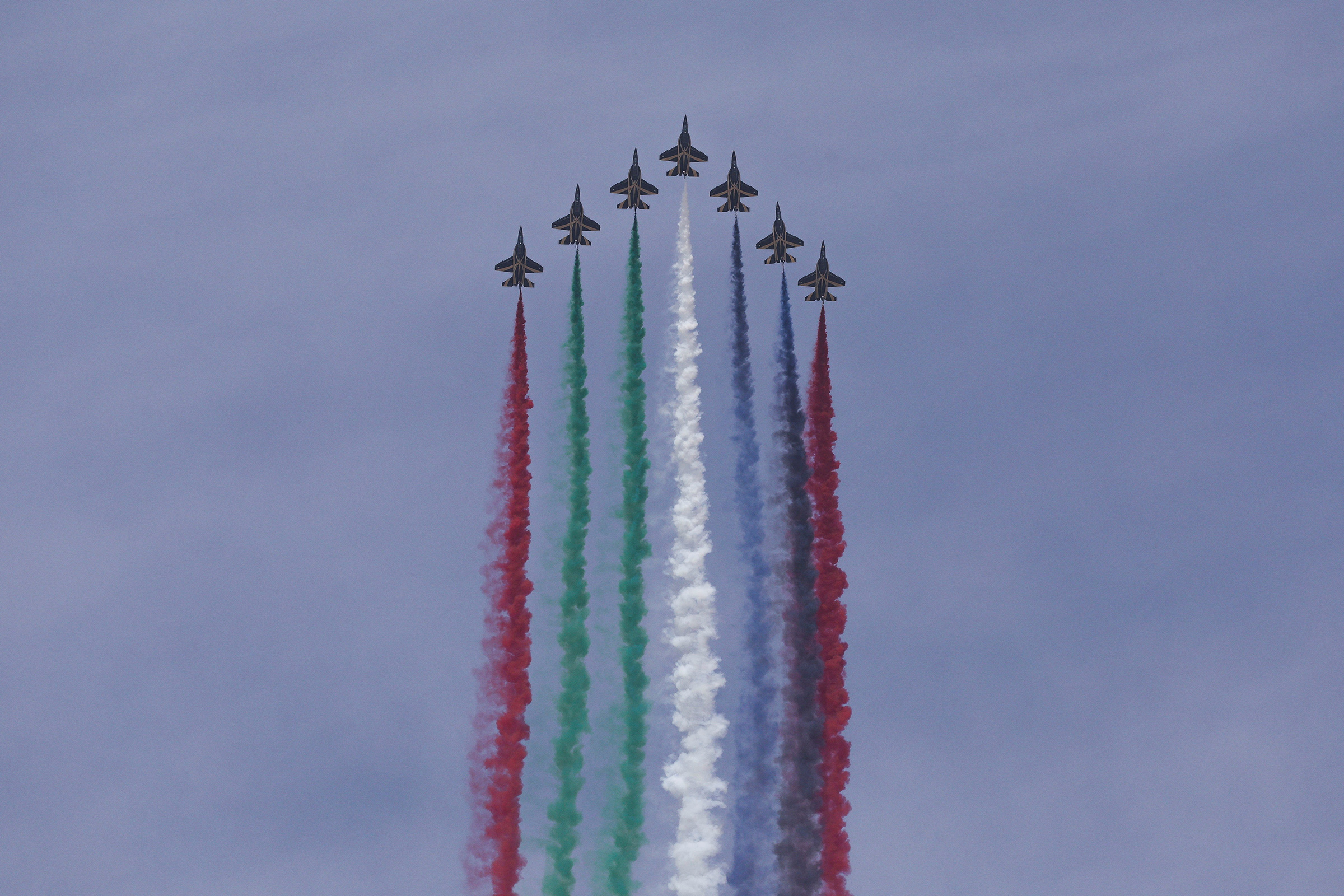 Пилотажная группа ВВС ОАЭ Fursan Al Emarat (&laquo;Рыцари&raquo;).