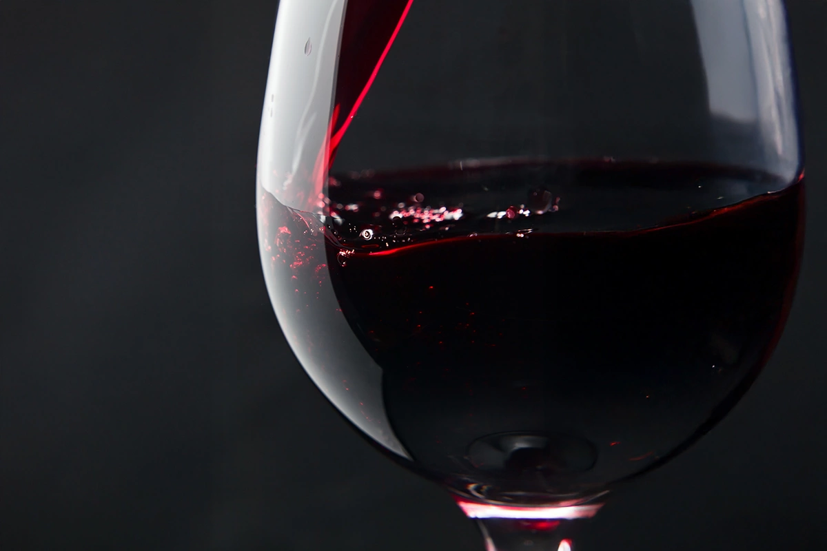 Винодел «Раевского» рассказал, над каким вином он предпочитает работать