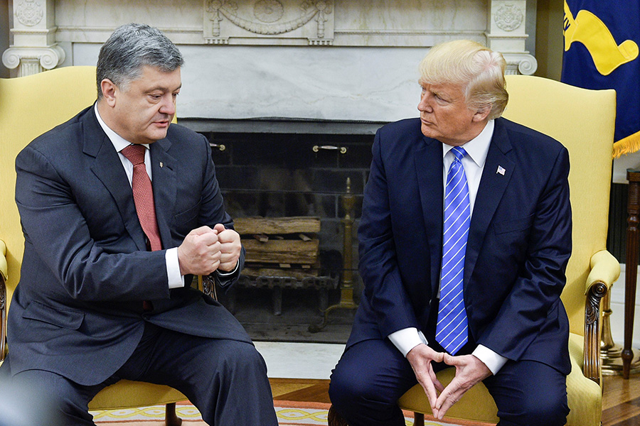 Петр Порошенко и Дональд Трамп в Овальном кабинете в Белом доме