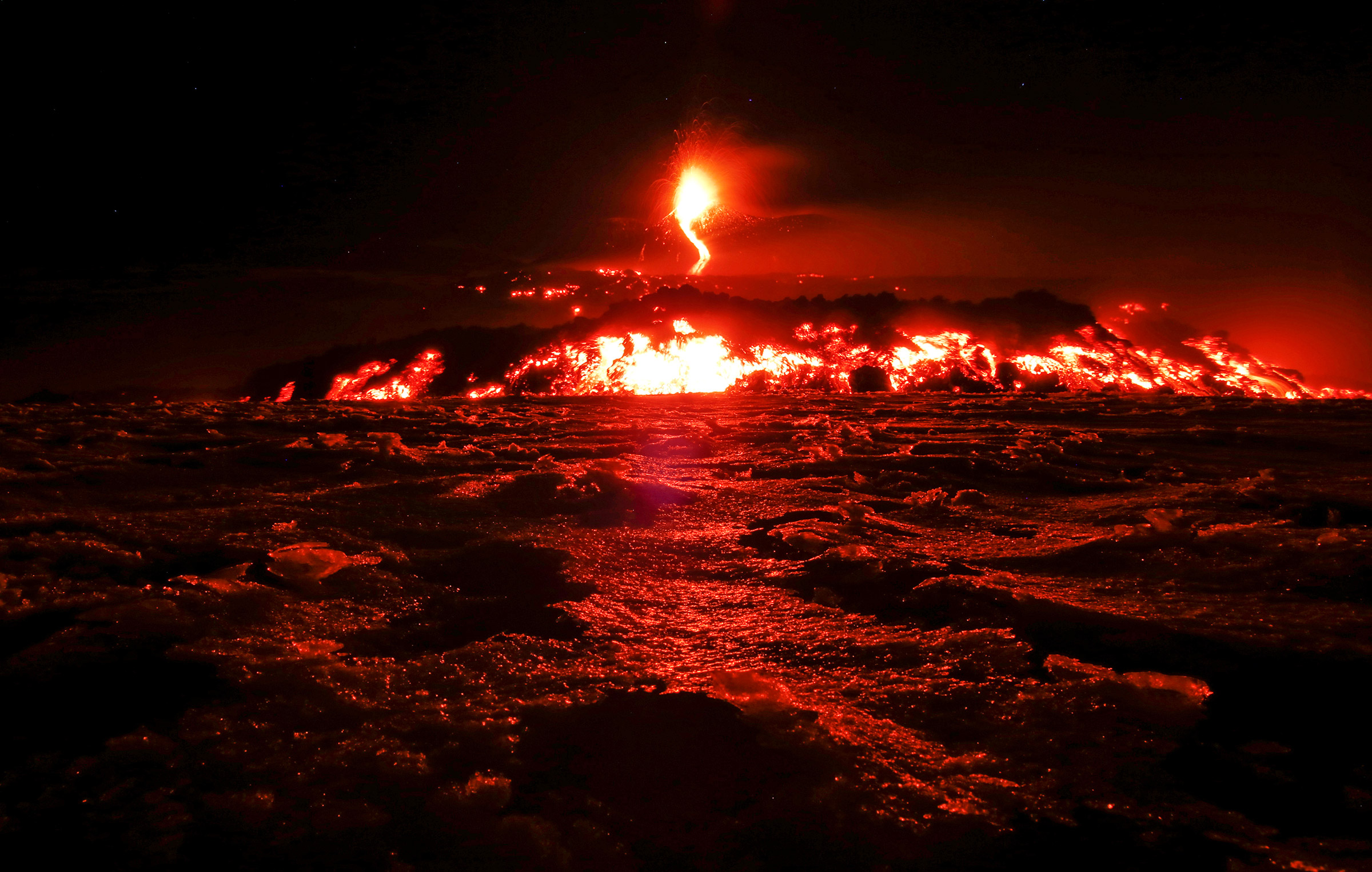 Февраль. Извержение вулкана Этна на Сицилии (Италия)
