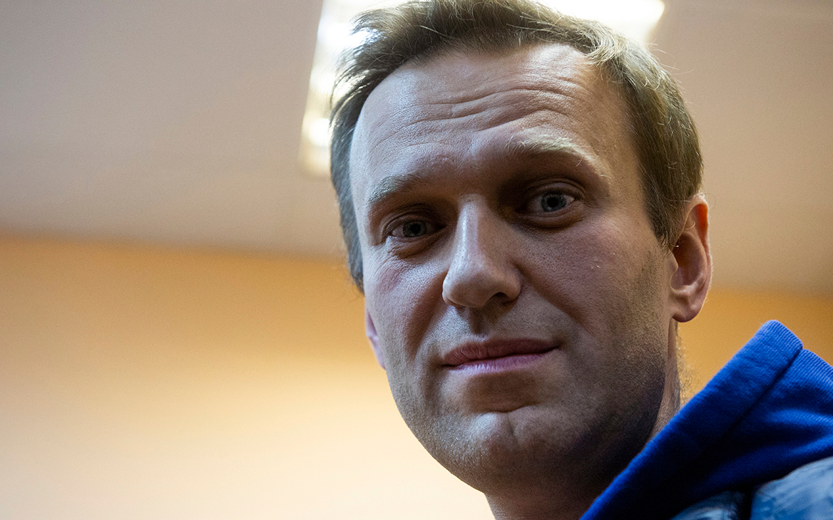 Навальный подал в суд на Пескова