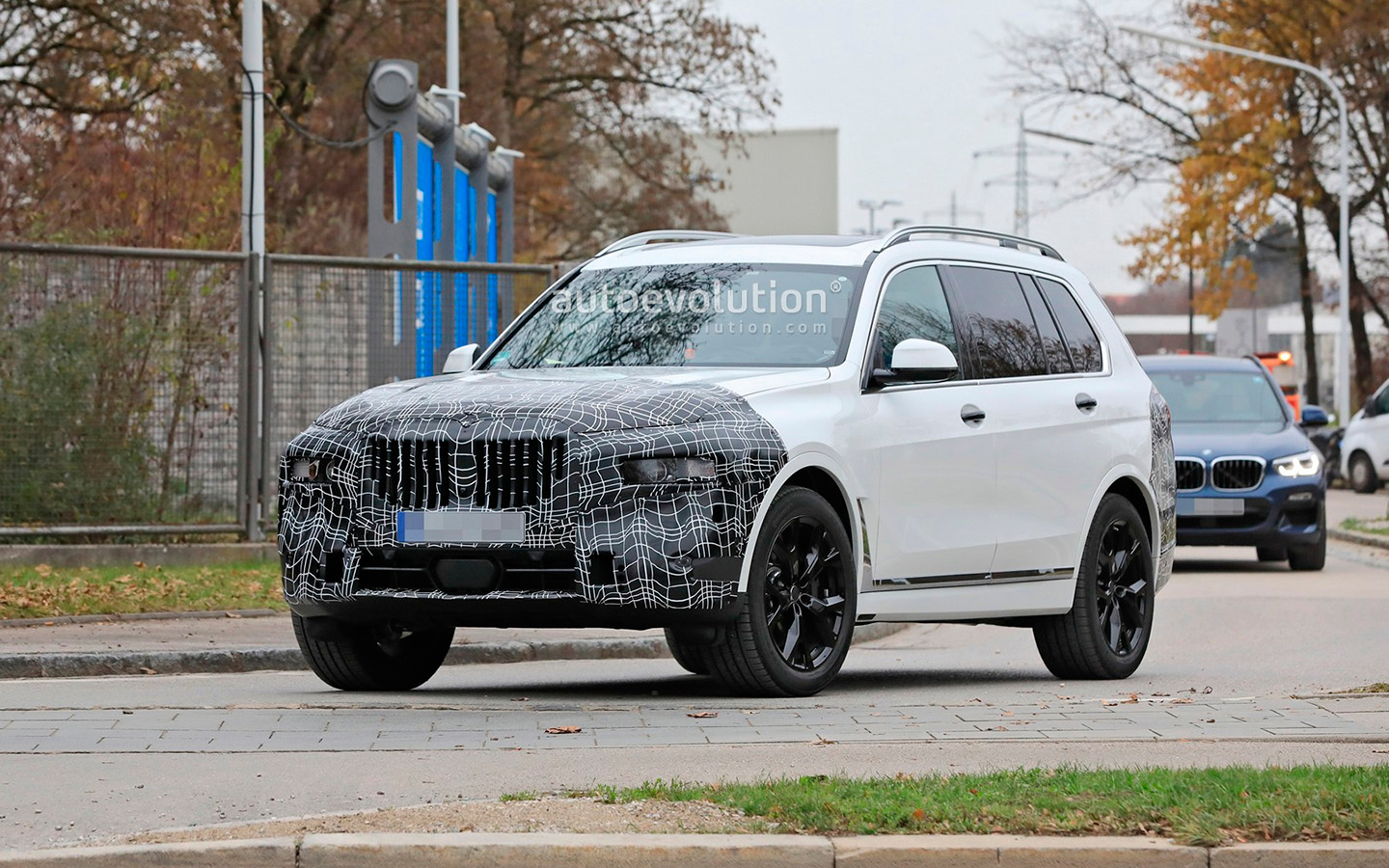Обновленный  BMW X7 заметили на дорогах общего пользования