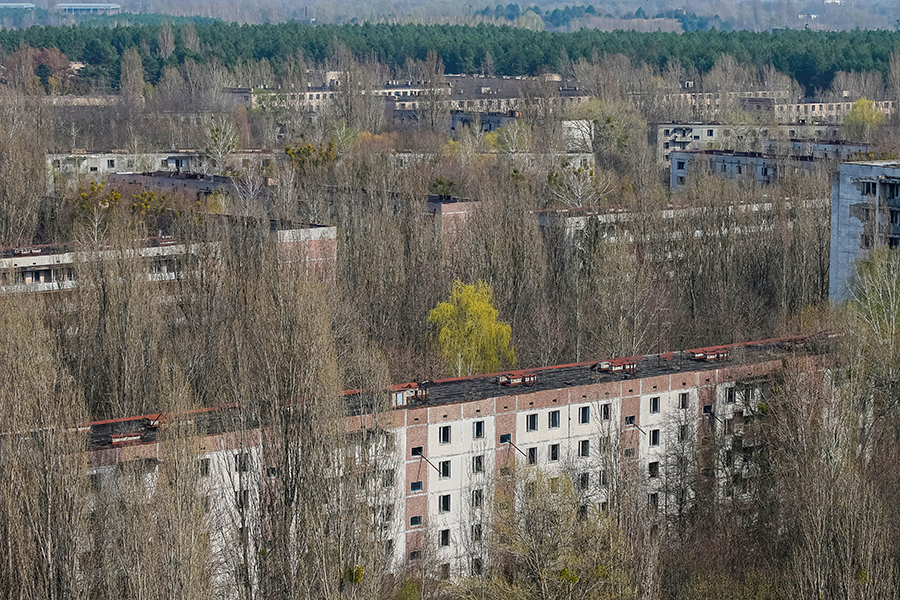 Припять находится в 2&nbsp;км от ЧАЭС, своего градообразующего предприятия. После аварии 30-километровая территория вблизи станции стала зоной отчуждения