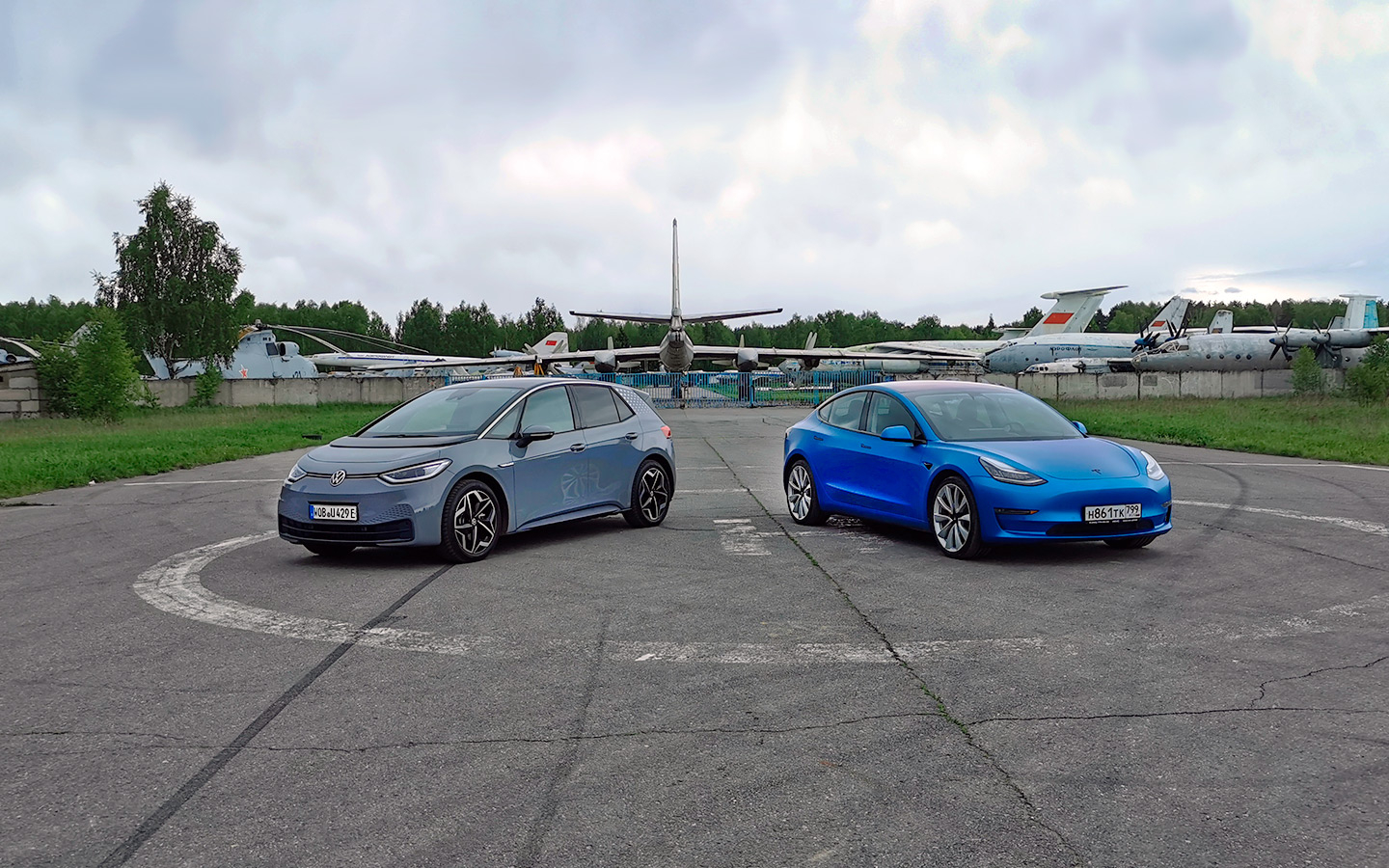 Покорители Европы. Volkswagen ID.3 против Tesla Model 3