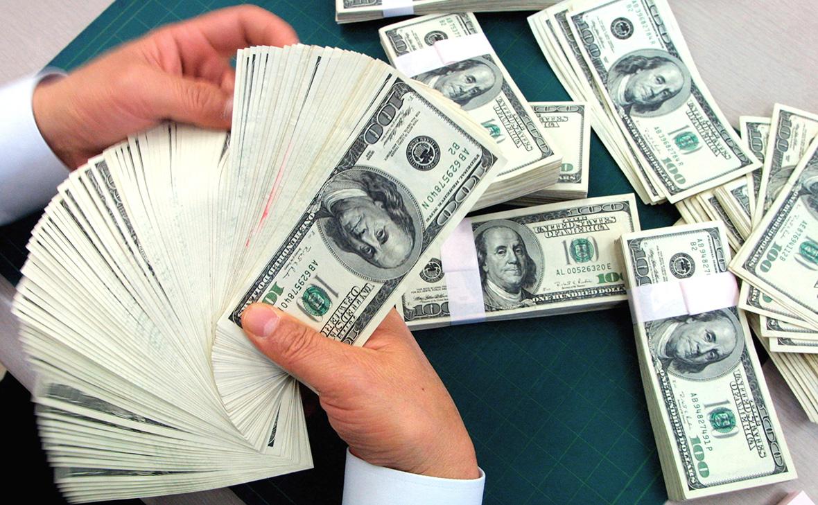Аналитики заявили о риске для доллара из-за конфискации активов России"/>













