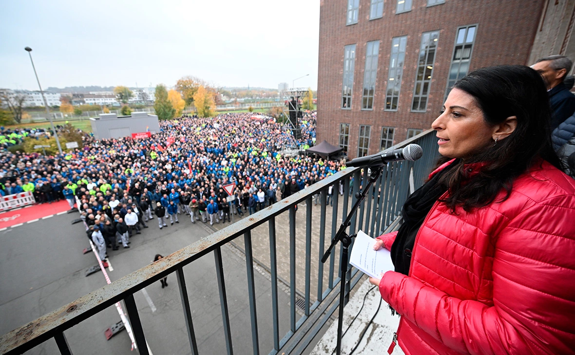 Julian Stratenschulte / Reuters