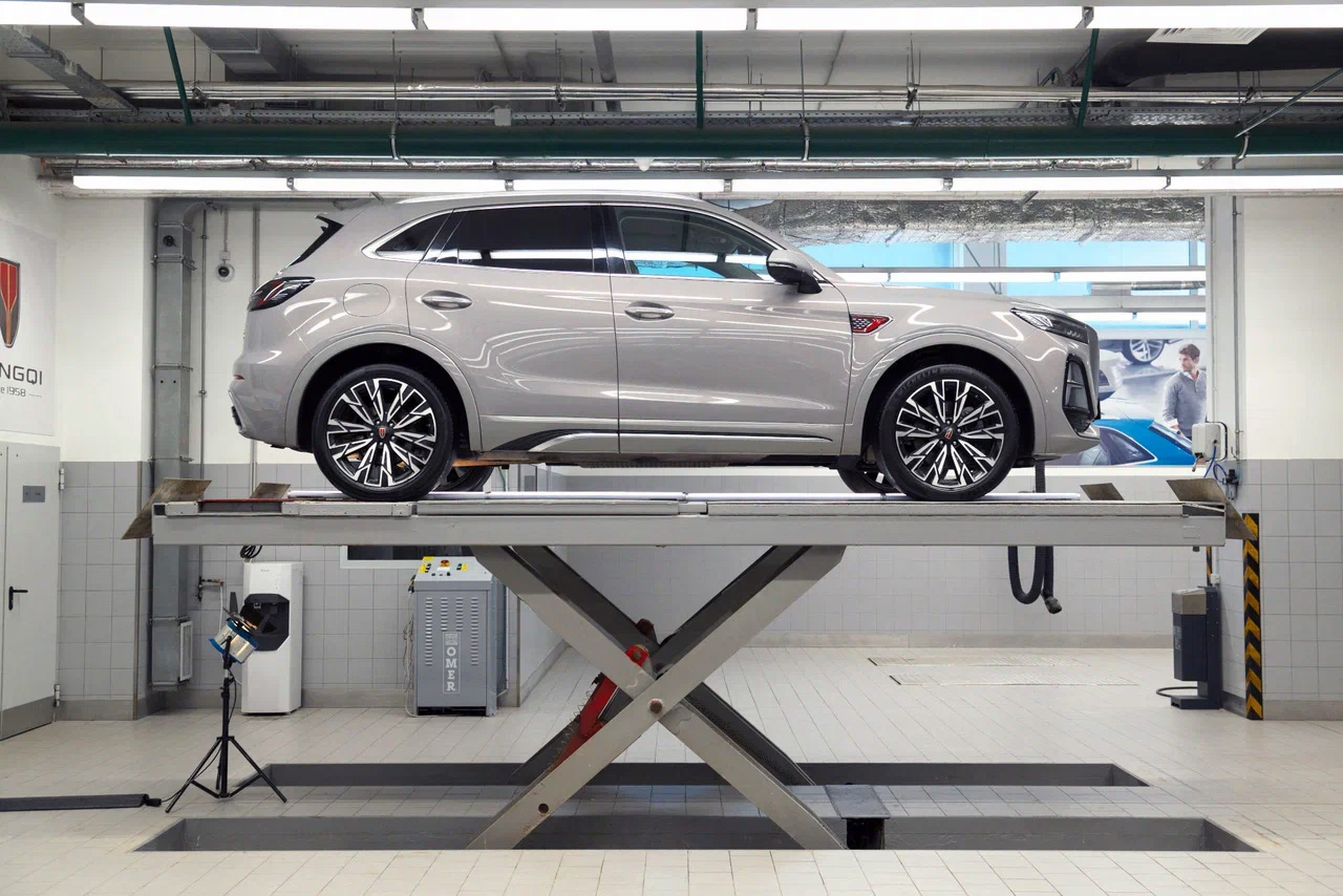 Hongqi HS5