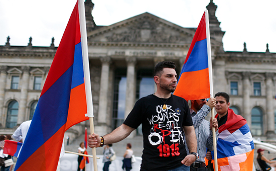 Митинг в поддержку Армении перед зданием Бундестага в Берлине. 2 июня 2016 года


