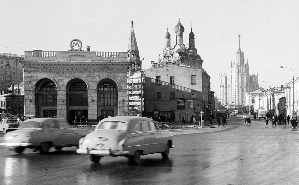 К концу XIX века Таганка из&nbsp;торгово-ремесленной превратилась в&nbsp;индустриальную, стала заселяться рабочим классом. После Великого Октября район получил название Пролетарского, а&nbsp;с&nbsp;1936 года&nbsp;&mdash;&nbsp;Таганского