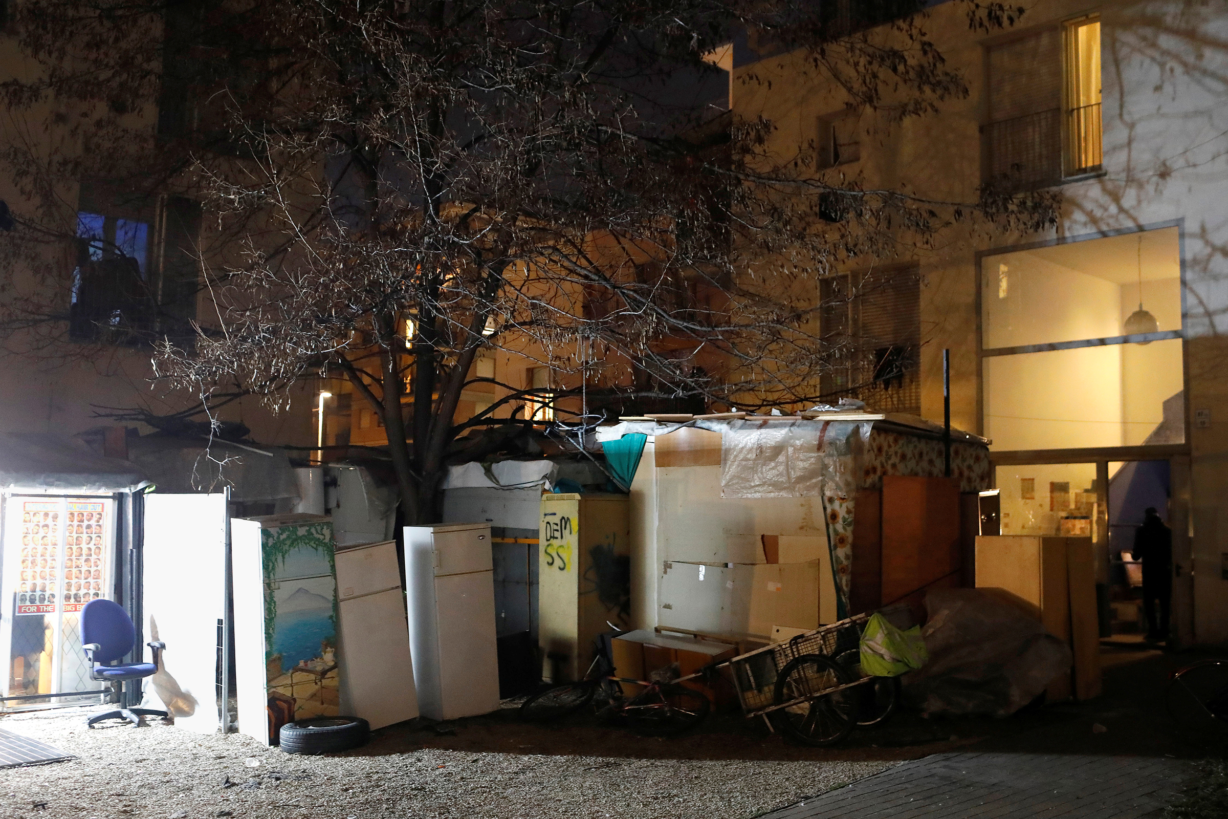 В рамках проекта здания в Олимпийской деревне должны быть снесены до 2020 года, а всем жителям должны быть предоставлены альтернативное жилье, обучение и помощь в поисках работы.
