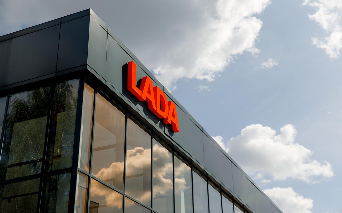 Как могут назвать новый автомобиль Lada. И при чем тут Toyota