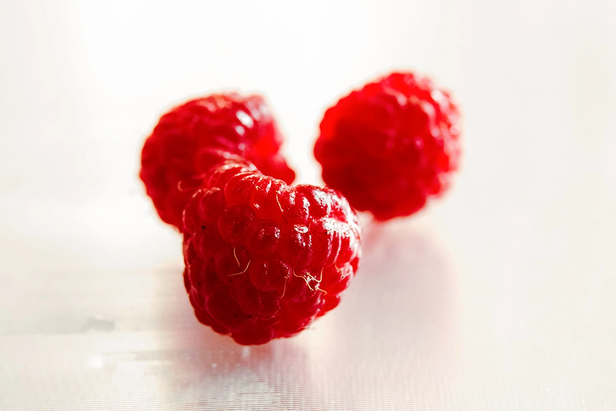 В этом рецепте кроме малины вы можете использовать и другие ягоды, делая скидку на разность вкусов