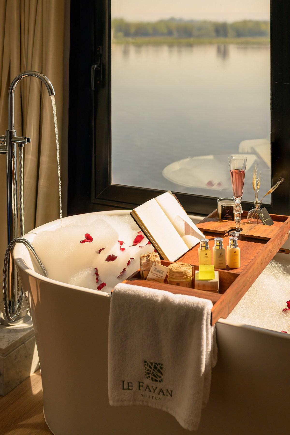 Сьют, Le Fayan Suites