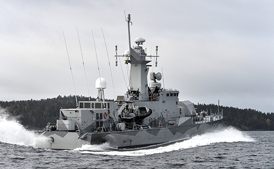Шведский военный корабль на патрульном рейде в водах Стокгольмского архипелага в поисках неопознанной субмарины.&nbsp;Фото: октябрь, 2014