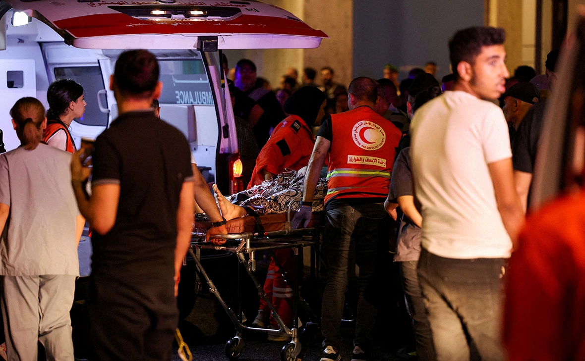 Mohamed Azakir / Reuters