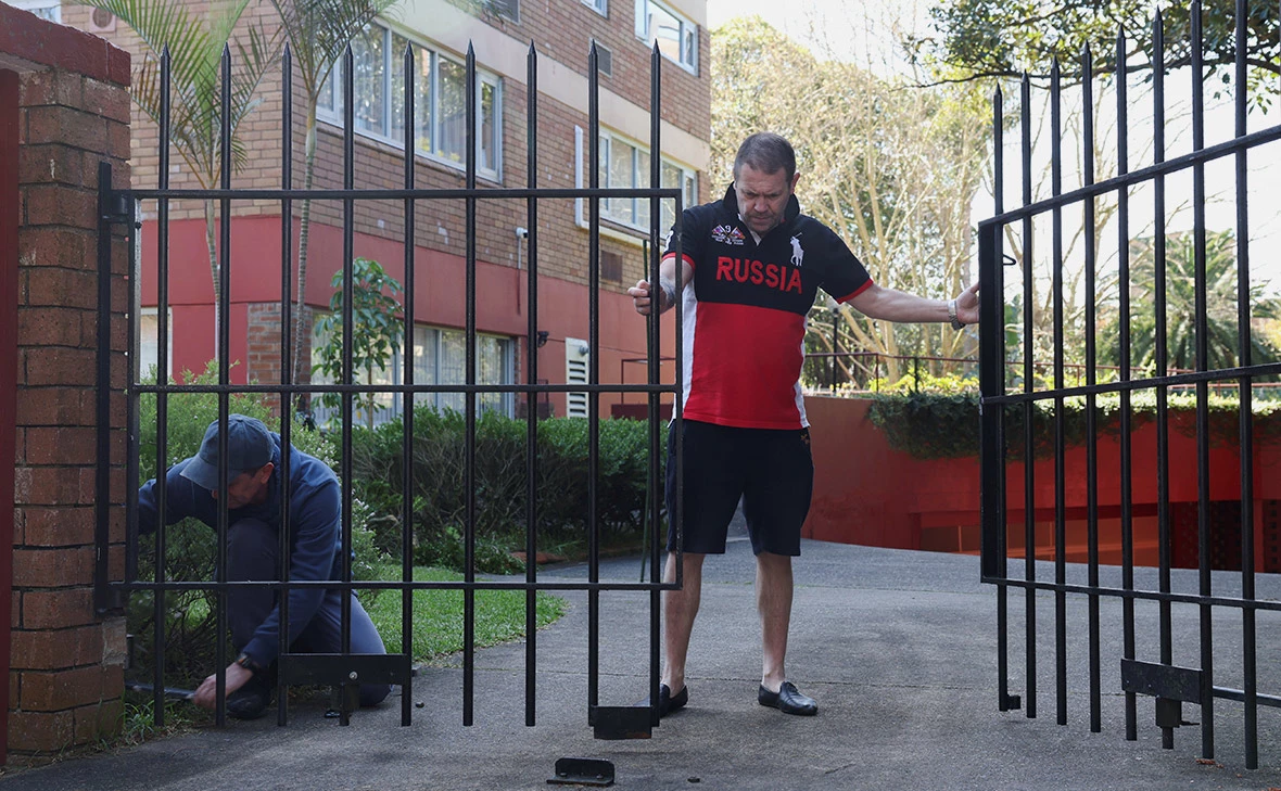 Hollie Adams / Reuters