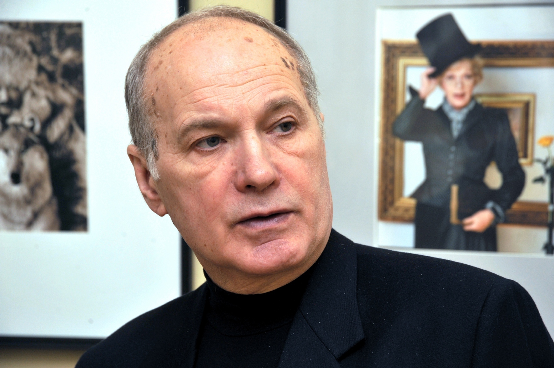 Валерий Плотников на открытии выставки &laquo;Портрет ушедшей эпохи&raquo;, 2012 год.